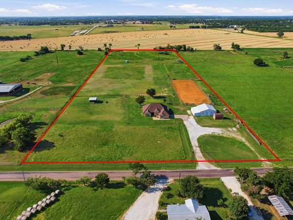 685 W Line Road, Whitesboro, TX 76273