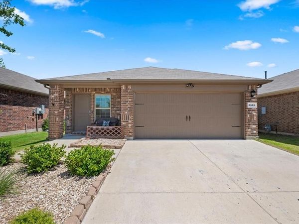 2560 Russell Street , Crandall, TX 75114