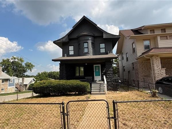 2500 E 42 Street, Kansas City, MO 64130