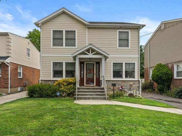 432 Argyle Road , Mineola, NY 11501
