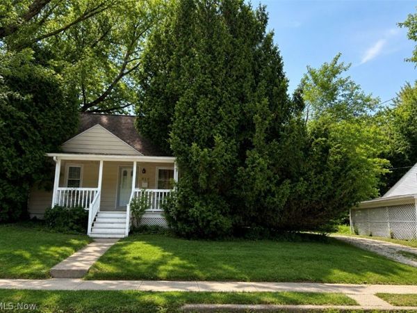 910 E 14th Street , Ashtabula, OH 44004