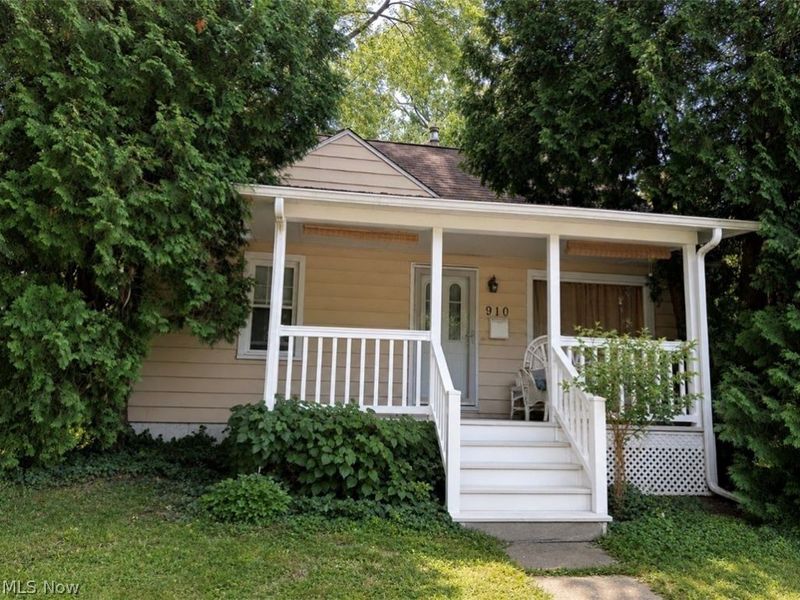 910 E 14th Street, Ashtabula, OH 44004 Photo 2