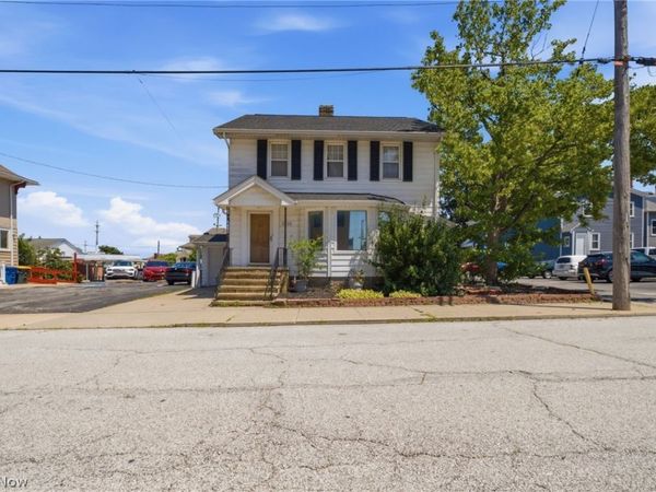 1415 Blossom Park Avenue , Lakewood, OH 44107