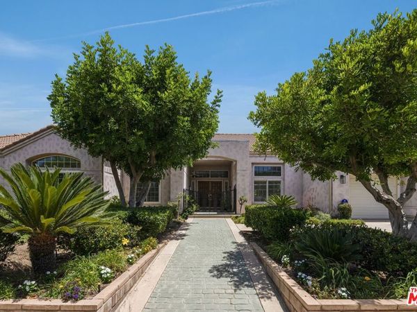 9550 White Oak Avenue, Los Angeles, CA 91325