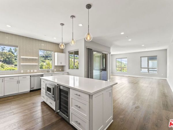 12705 Bluff Creek Drive, Unit 3, Los Angeles, CA 90094