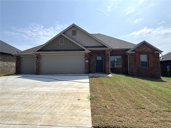213 S Eagle Mountain Street , Prairie Grove, AR 72753