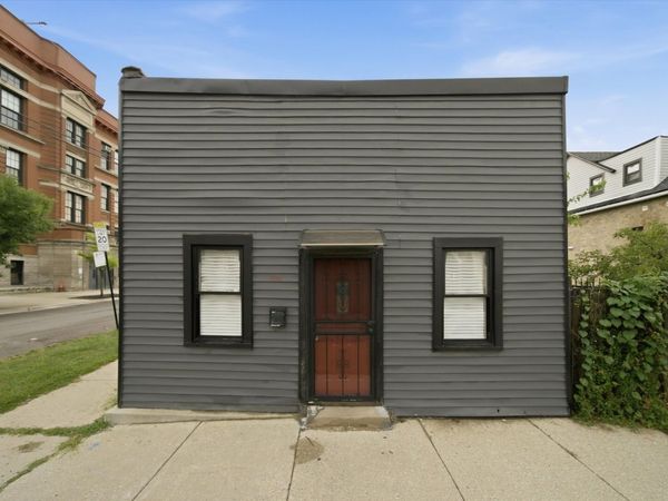 1300 N Monticello Avenue, Chicago, IL 60651
