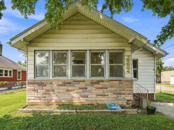 2554 E Grand Avenue , Des Moines, IA 50317