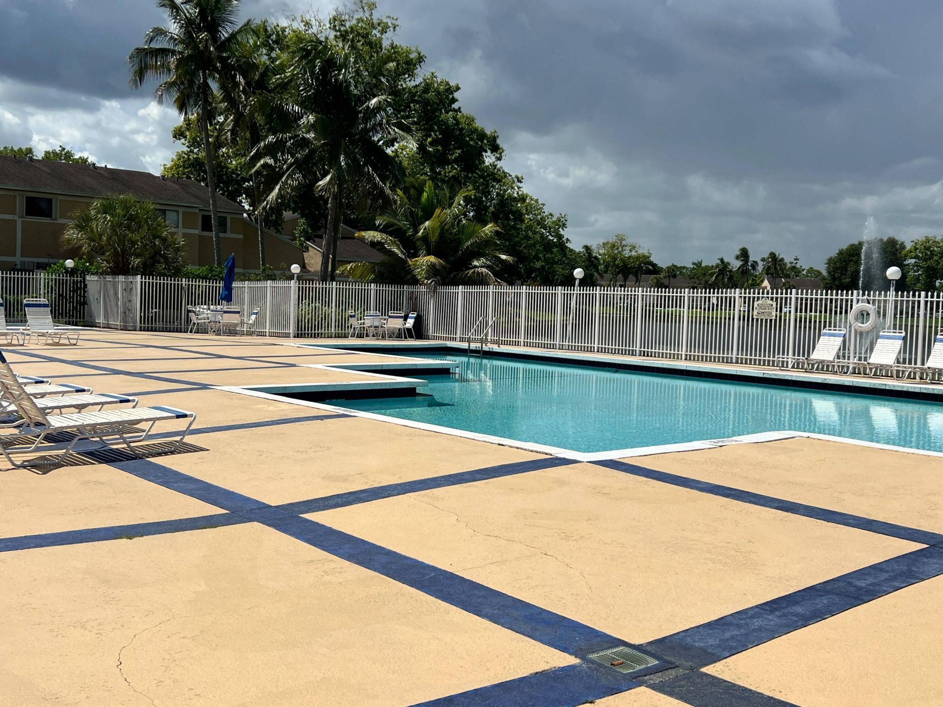 351 Palm Way, Unit 204, Pembroke Pines, FL 33025 Photo