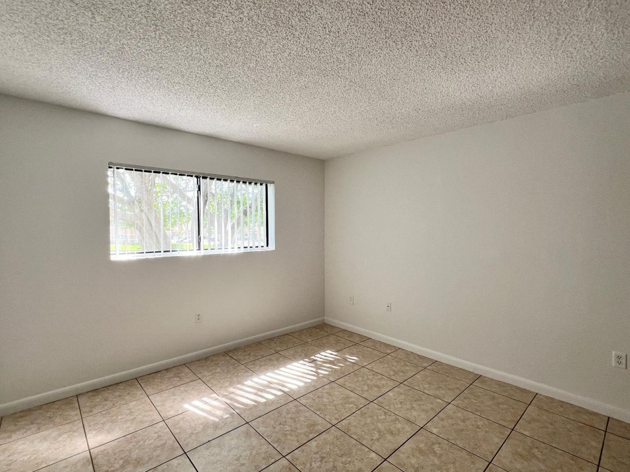 351 Palm Way, Unit 204, Pembroke Pines, FL 33025 Photo