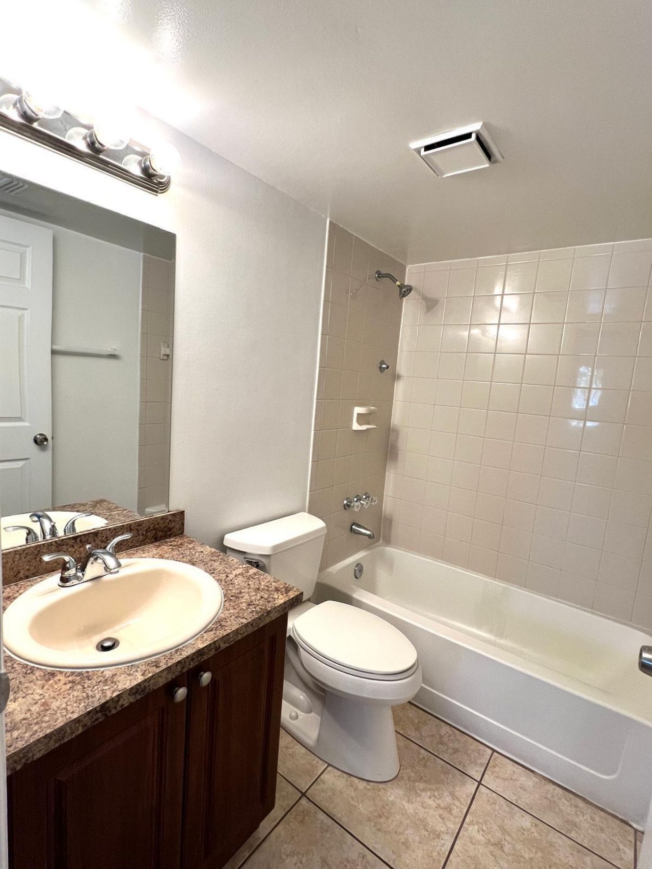 351 Palm Way, Unit 204, Pembroke Pines, FL 33025 Photo