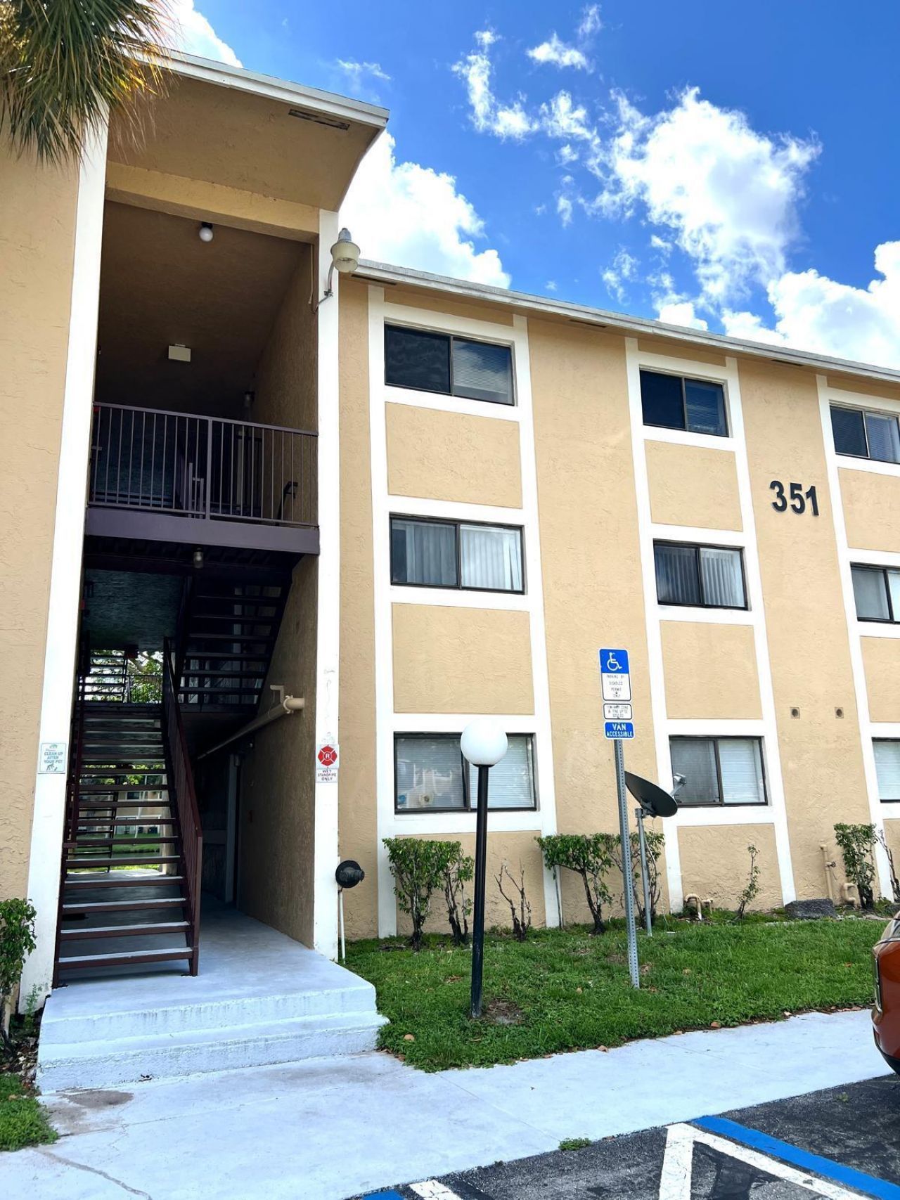 351 Palm Way, Unit 204, Pembroke Pines, FL 33025 Photo