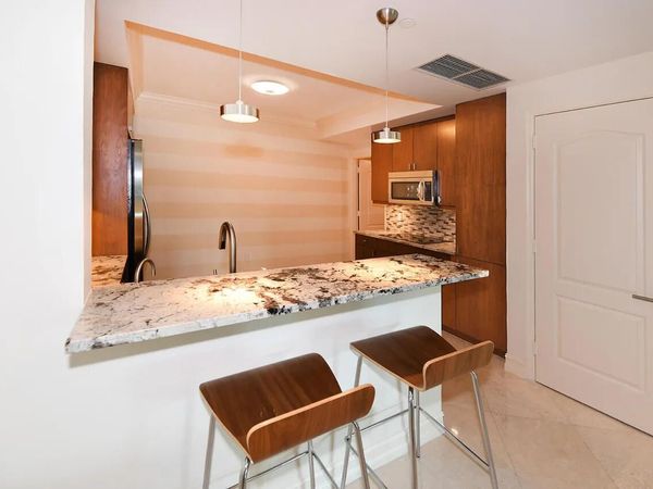 550 SE Mizner Boulevard, Unit B206, Boca Raton, FL 33432