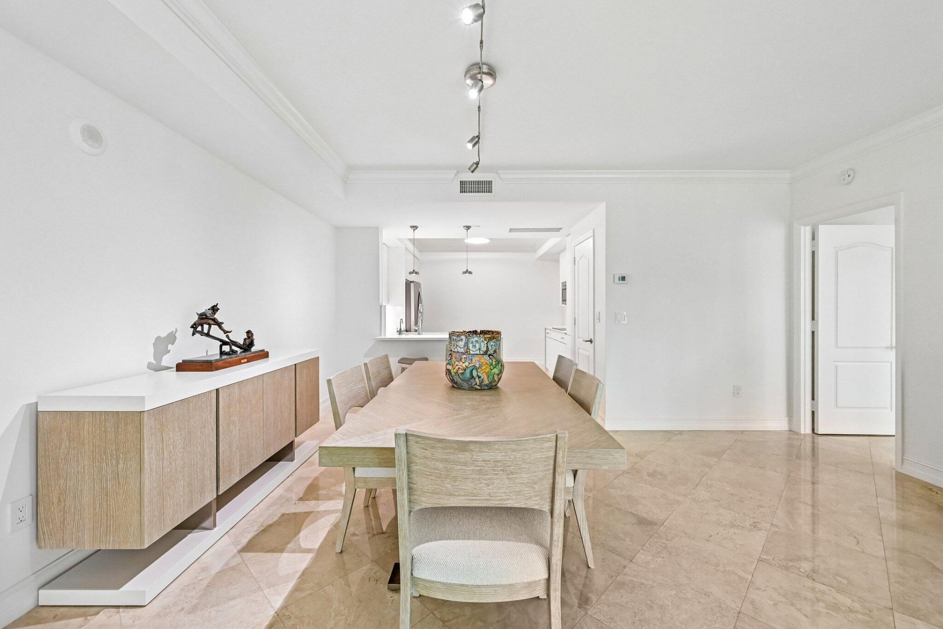 550 SE Mizner Boulevard, Unit B206, Boca Raton, FL 33432 Photo