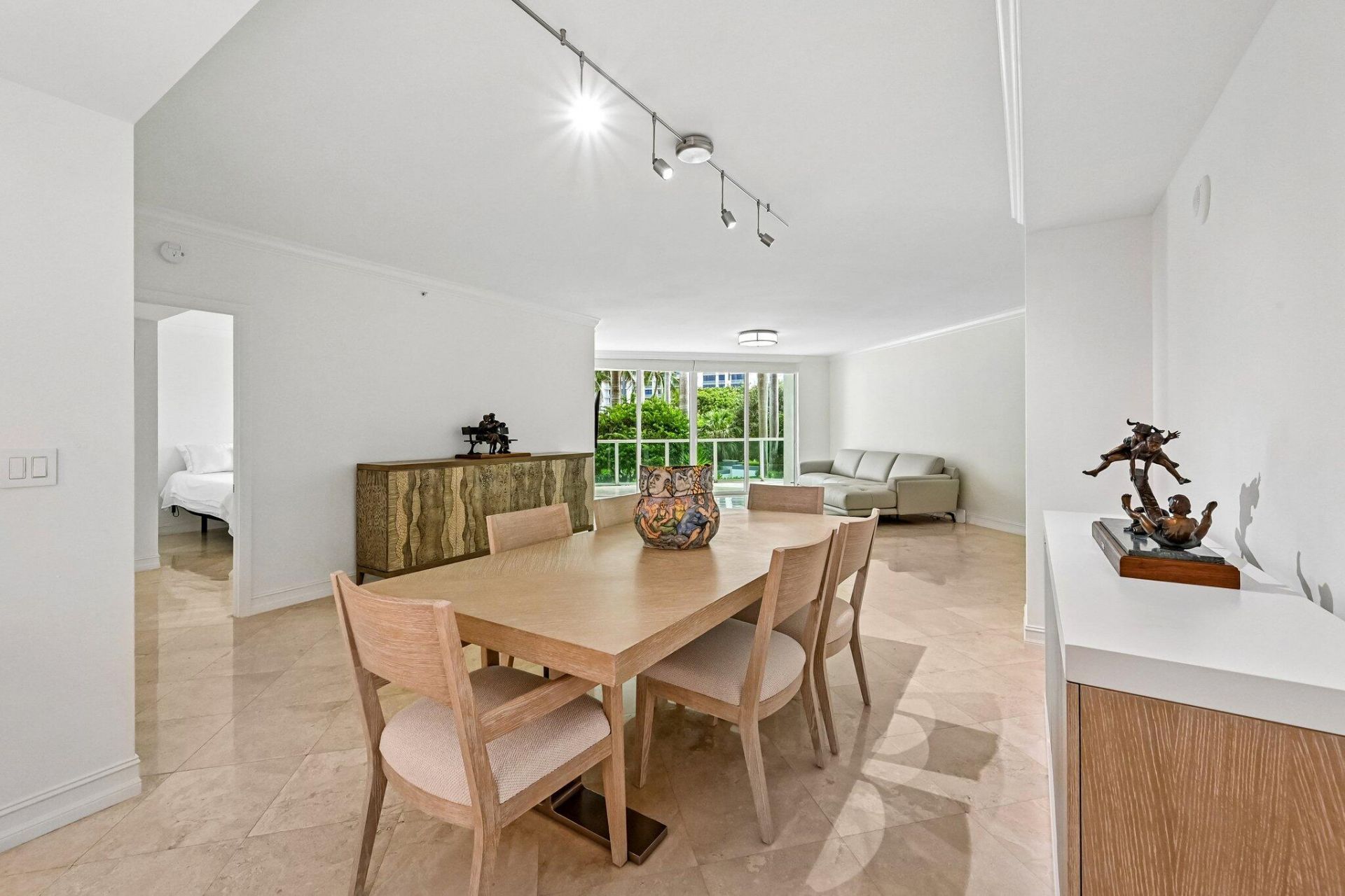550 SE Mizner Boulevard, Unit B206, Boca Raton, FL 33432 Photo