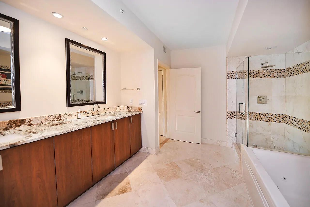 550 SE Mizner Boulevard, Unit B206, Boca Raton, FL 33432 Photo