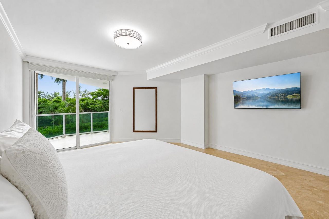 550 SE Mizner Boulevard, Unit B206, Boca Raton, FL 33432 Photo