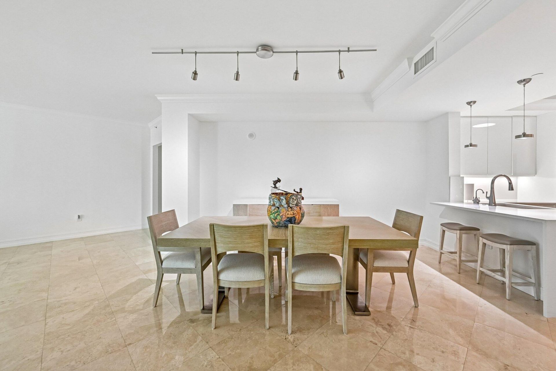 550 SE Mizner Boulevard, Unit B206, Boca Raton, FL 33432 Photo