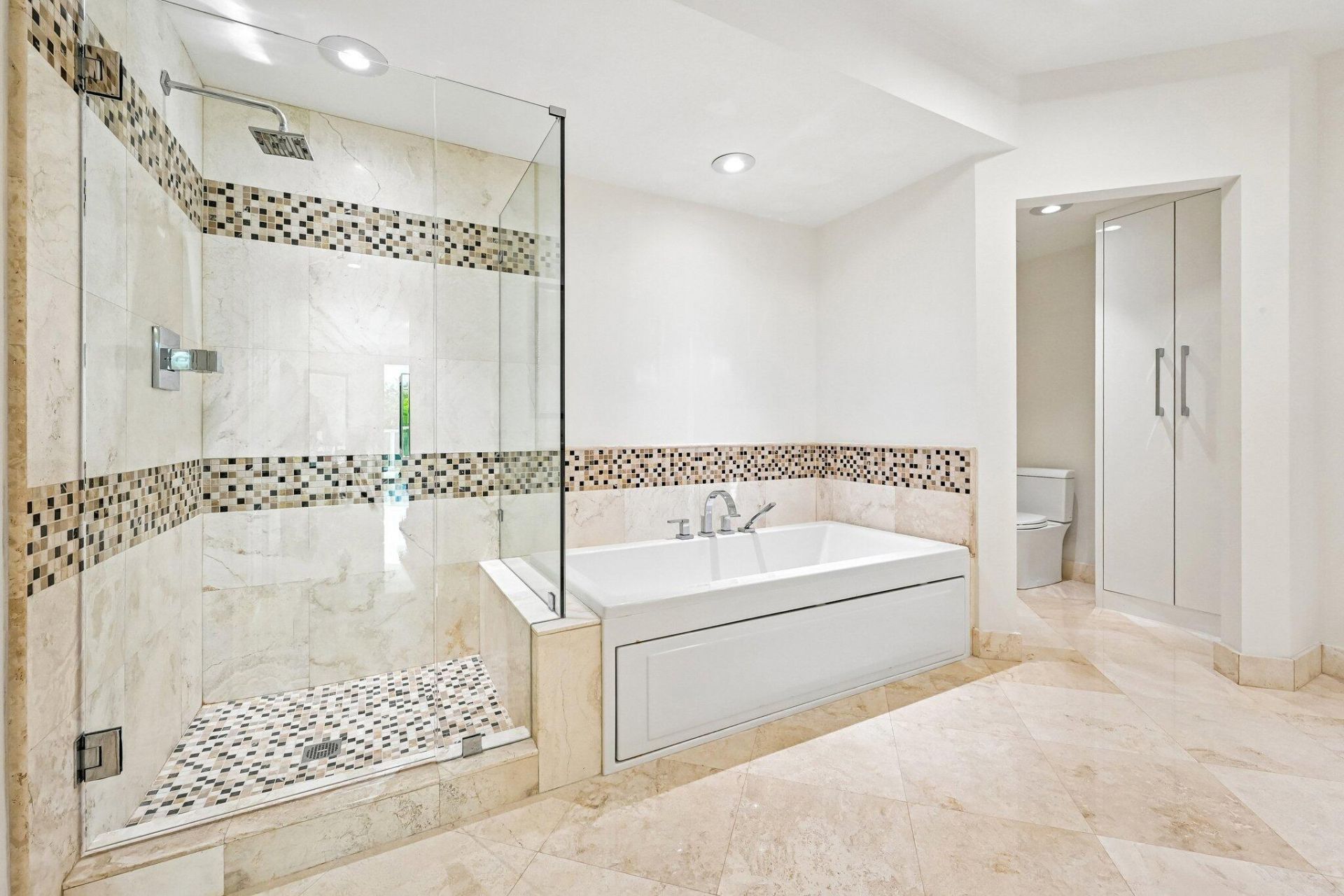 550 SE Mizner Boulevard, Unit B206, Boca Raton, FL 33432 Photo