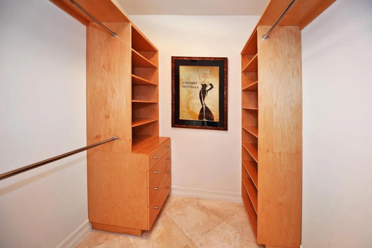 550 SE Mizner Boulevard, Unit B206, Boca Raton, FL 33432 Photo