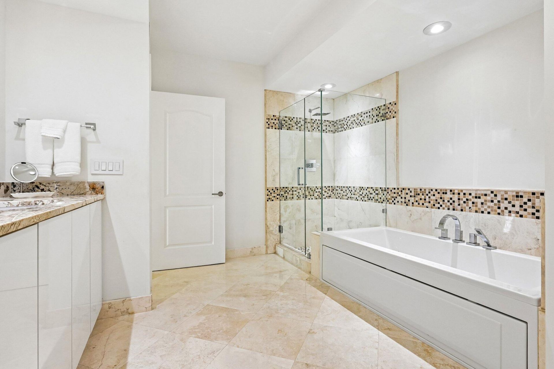 550 SE Mizner Boulevard, Unit B206, Boca Raton, FL 33432 Photo