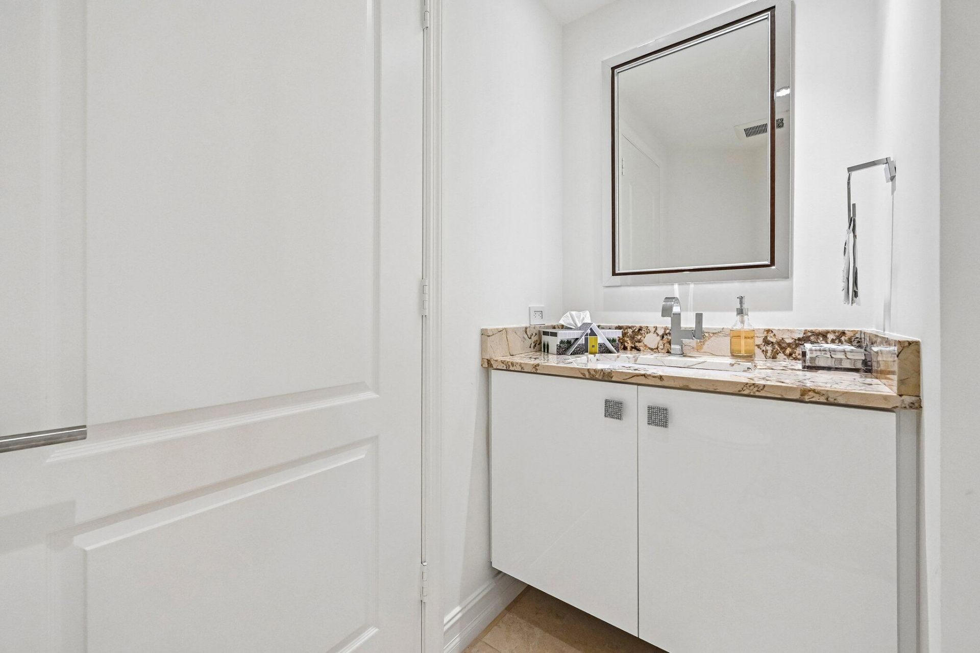 550 SE Mizner Boulevard, Unit B206, Boca Raton, FL 33432 Photo