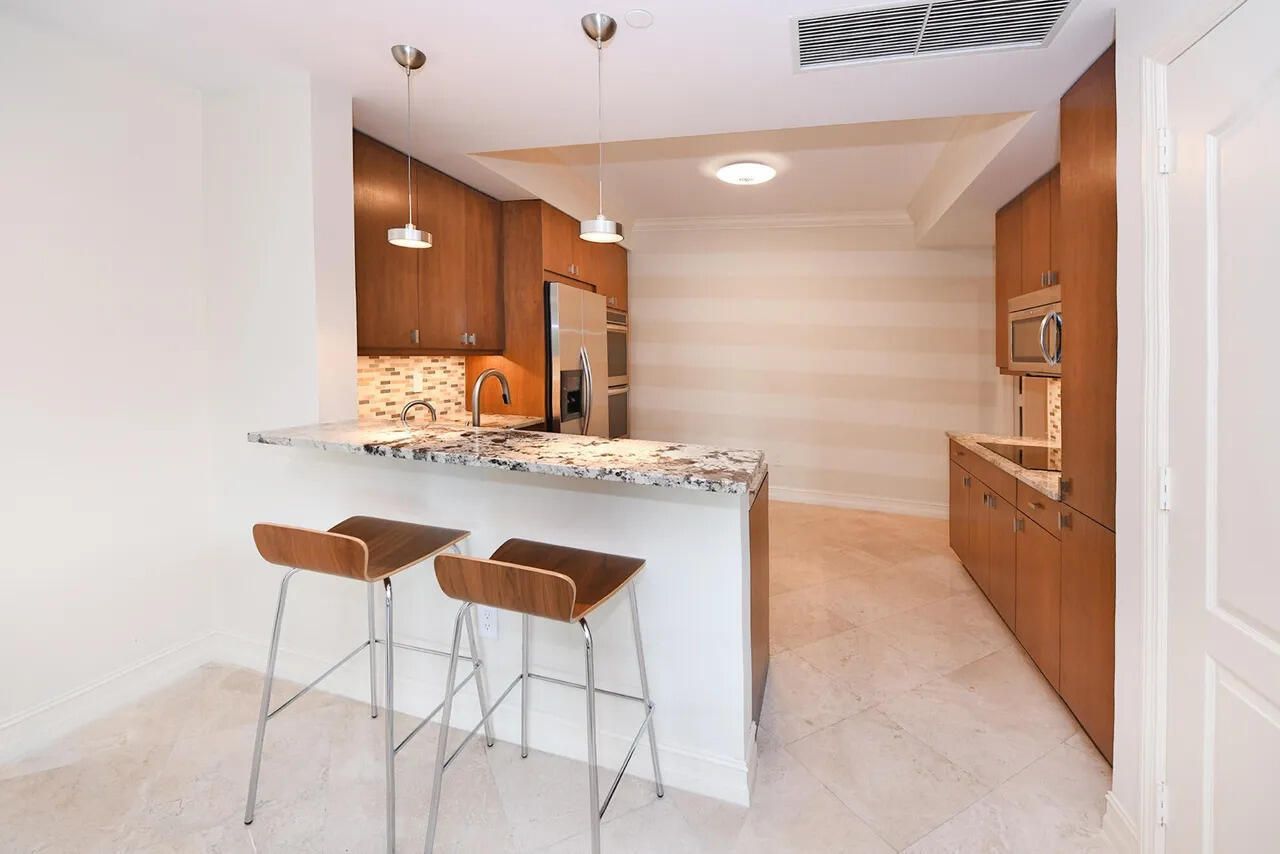 550 SE Mizner Boulevard, Unit B206, Boca Raton, FL 33432 Photo