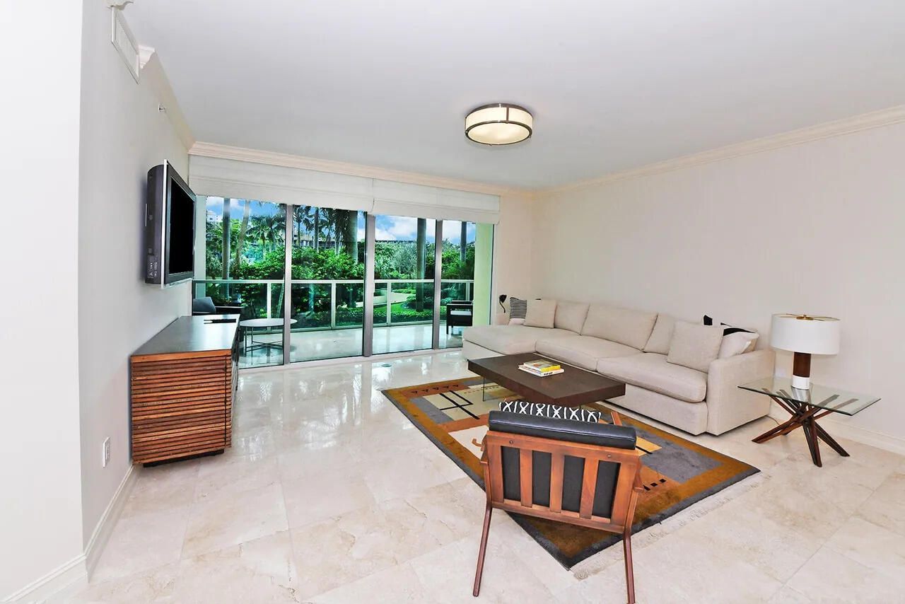 550 SE Mizner Boulevard, Unit B206, Boca Raton, FL 33432 Photo