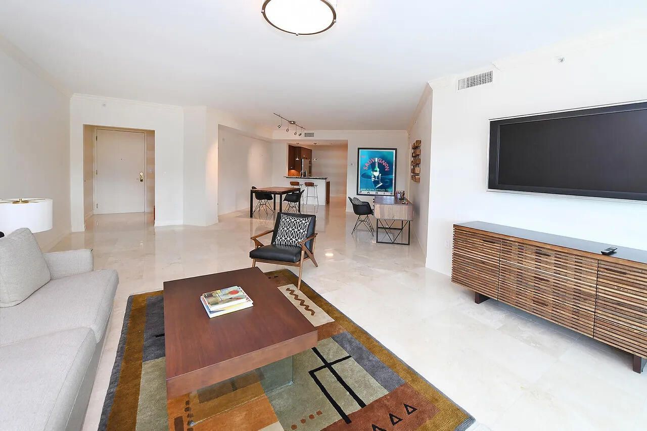 550 SE Mizner Boulevard, Unit B206, Boca Raton, FL 33432 Photo