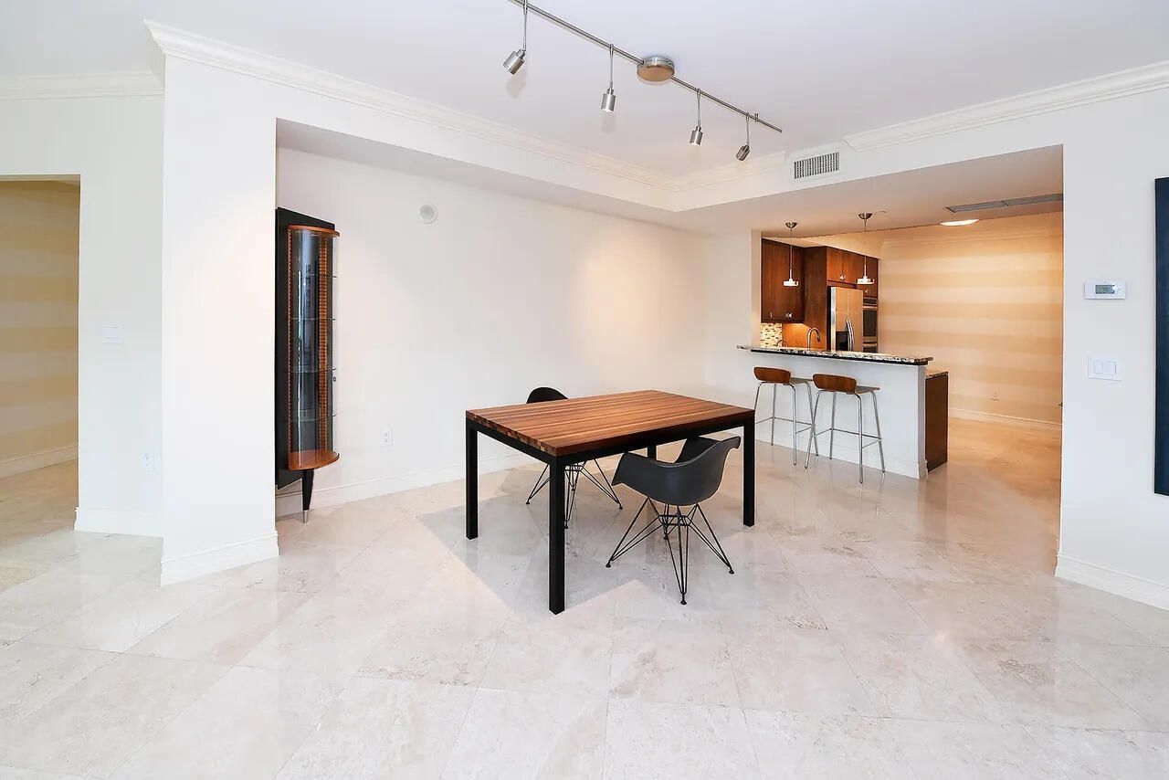 550 SE Mizner Boulevard, Unit B206, Boca Raton, FL 33432 Photo