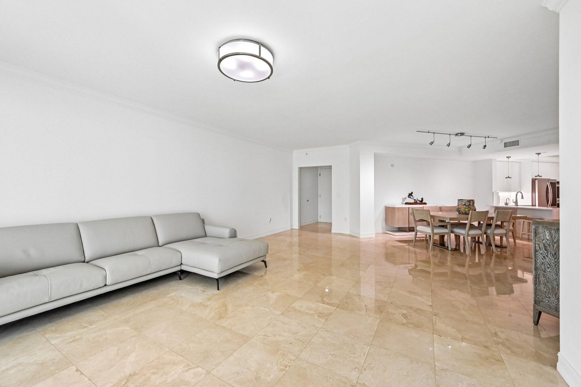550 SE Mizner Boulevard, Unit B206, Boca Raton, FL 33432 Photo