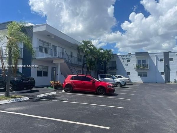 30 SE 4th Ave, Unit 214, Hallandale Beach, FL 33009