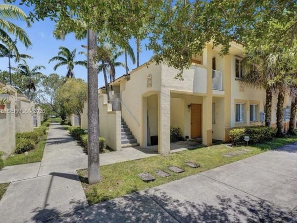 6235 SW 47th Mnr, Unit 204, Davie, FL 33314