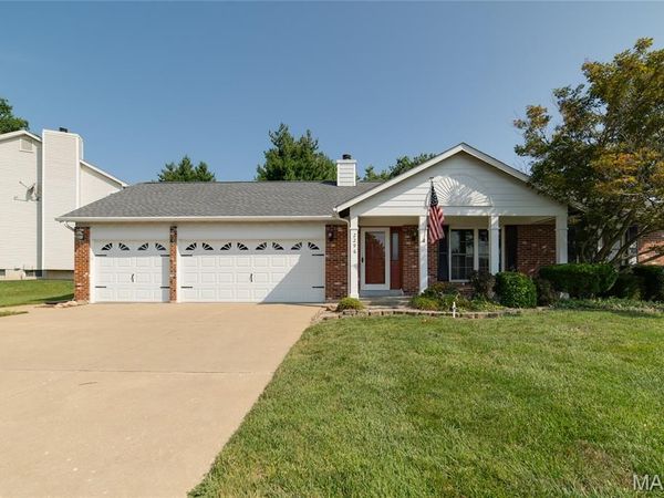 2296 Delaware Drive, St Charles, MO 63303