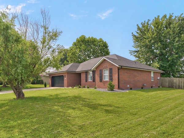 5702 N 13th Avenue , Ozark, MO 65721