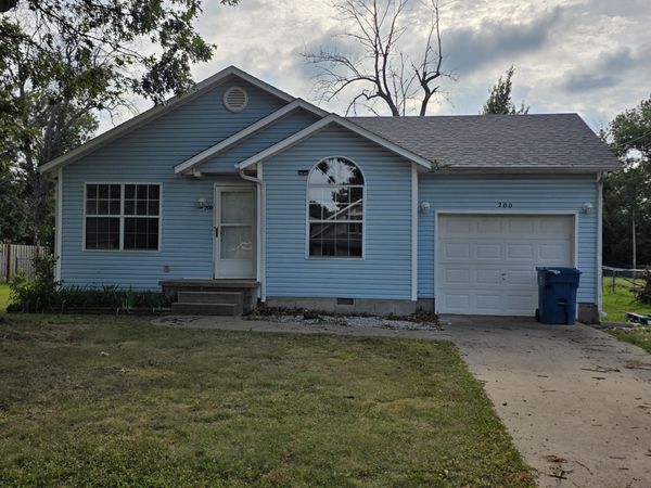 200 S Bobbie Smith Street, Diamond, MO 64840