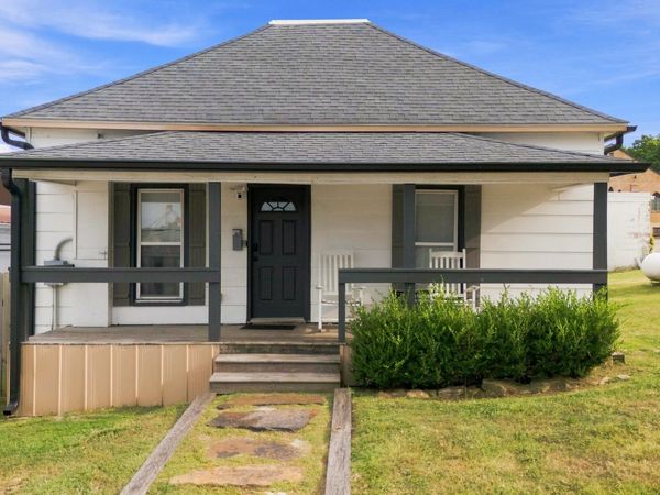 204 W Trish Knight Street , West Plains, MO 65775