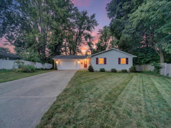 812 Forest Street, Marshall, MI 49068