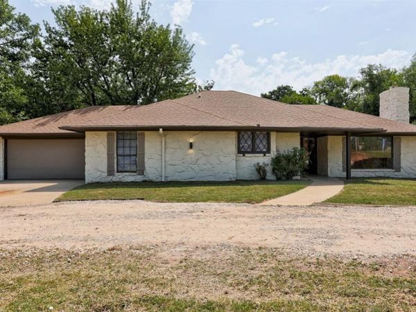 1002 S Pine Street, Guthrie, OK 73044