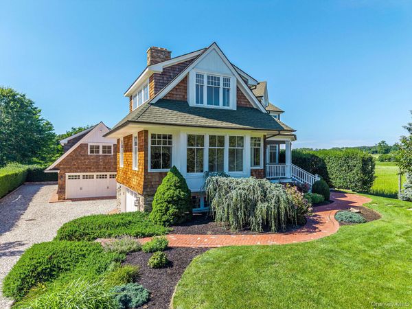 118 Peconic Bay Boulevard , Aquebogue, NY 11901