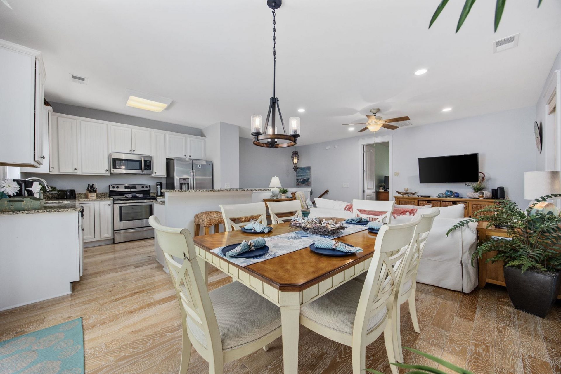 820 Madiera Dr. Photo 13