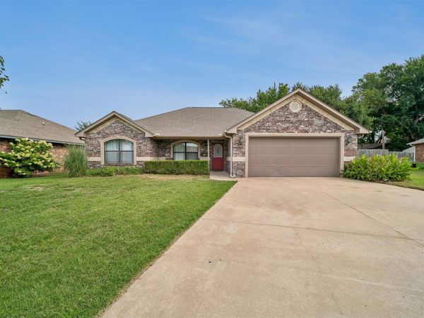 1111 Crozier St , Perkins, OK 74059