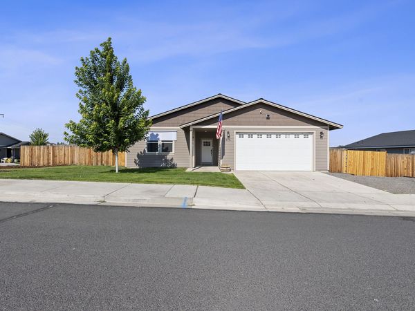 976 SE Maui Lane, Madras, OR 97741