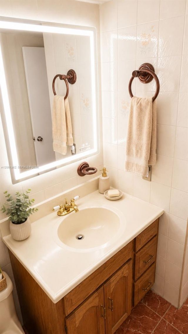 8625 NW 8th St, Unit 215, Miami, FL 33126 Photo