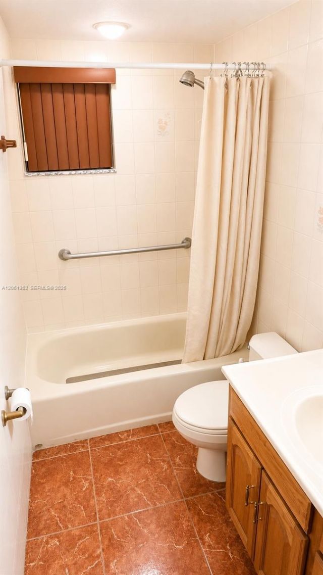 8625 NW 8th St, Unit 215, Miami, FL 33126 Photo