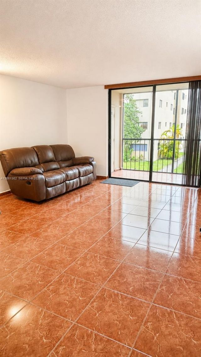 8625 NW 8th St, Unit 215, Miami, FL 33126 Photo