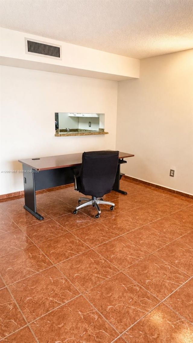 8625 NW 8th St, Unit 215, Miami, FL 33126 Photo
