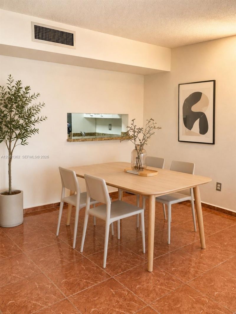 8625 NW 8th St, Unit 215, Miami, FL 33126 Photo