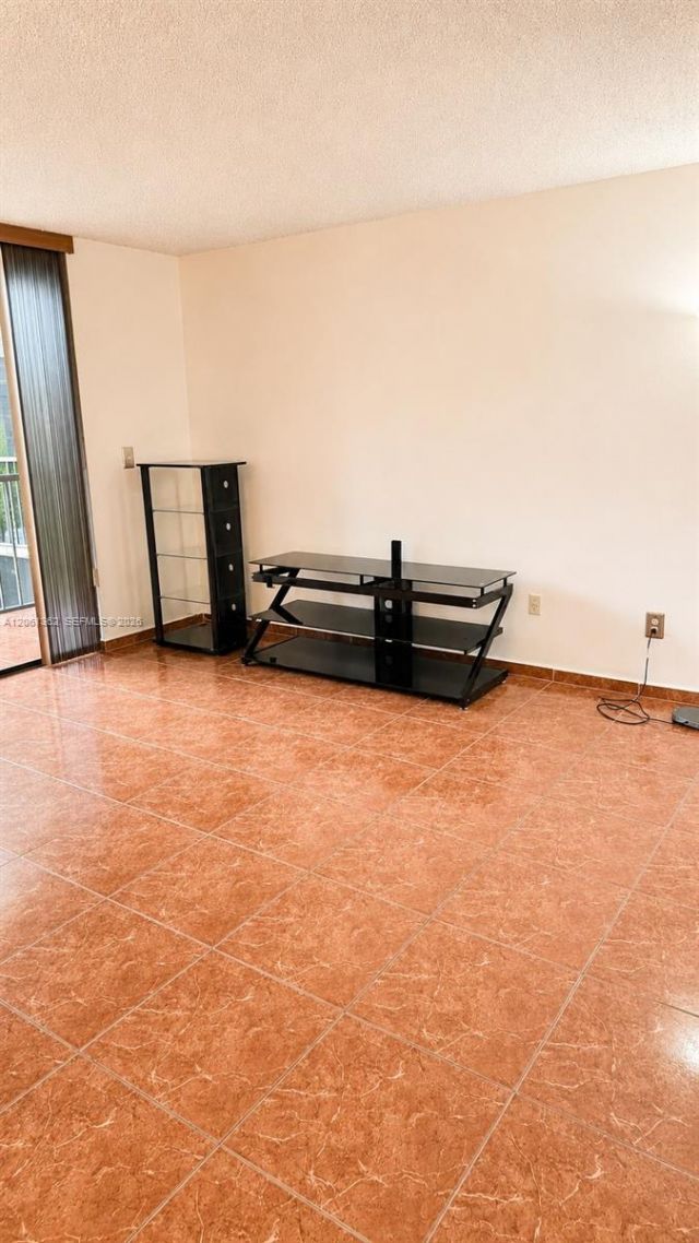 8625 NW 8th St, Unit 215, Miami, FL 33126 Photo