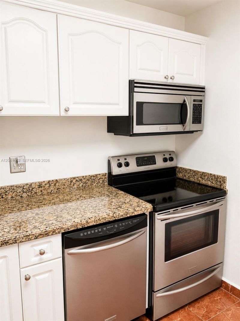 8625 NW 8th St, Unit 215, Miami, FL 33126 Photo